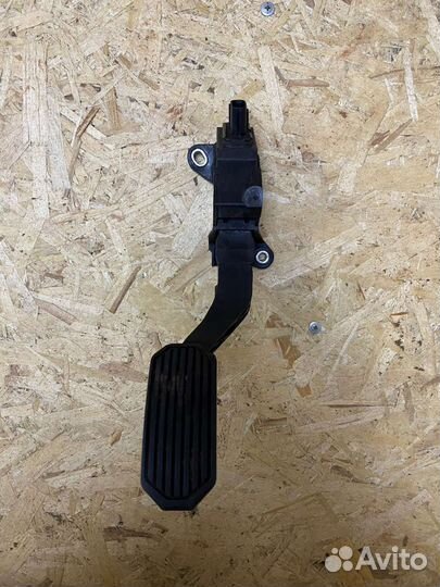 Педаль газа Toyota Highlander 3