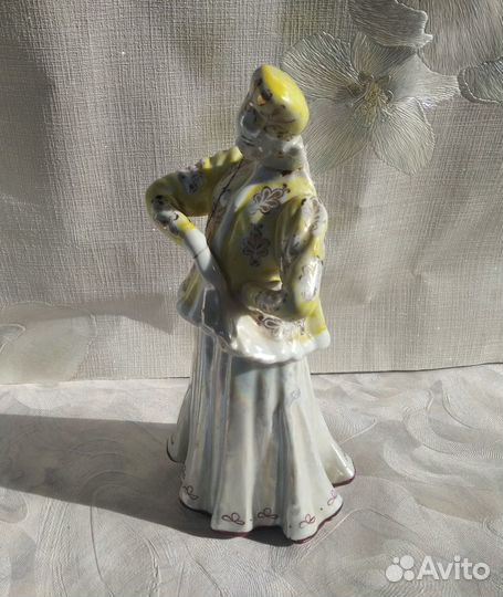 Фигурки, шкатулки и браслеты