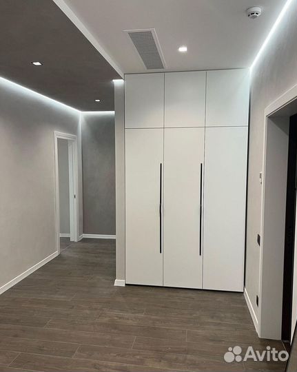 Шкаф распашной с зеркалом