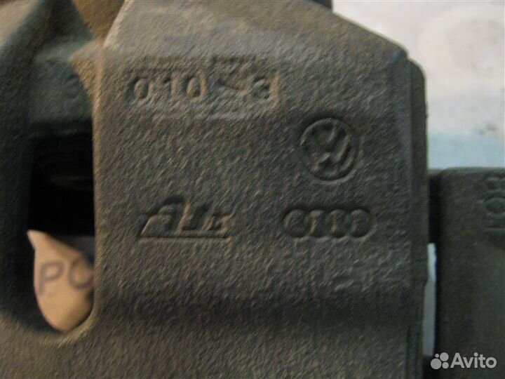 Суппорт тормозной передний правый Skoda Octavia A5