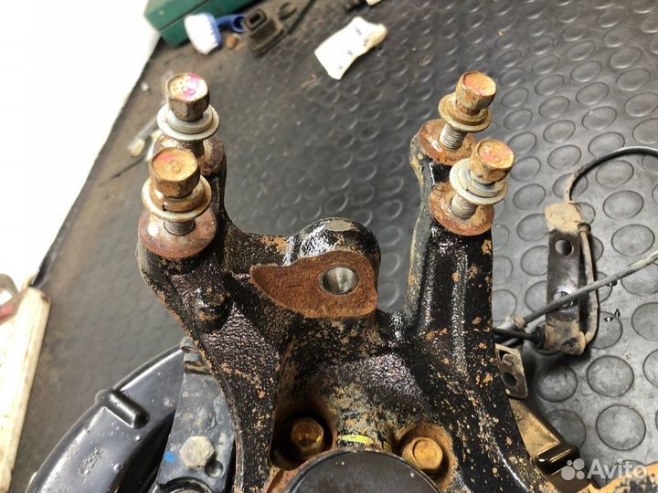 Кулак задний левый на hyundai ix35