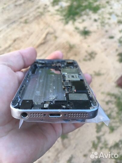 Телефон iPhone se 2016