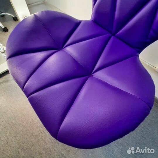 Стул для мастера маникюра