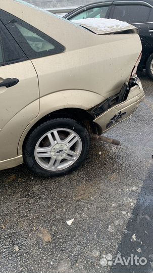 Ford Focus 2.0 AT, 2001, битый, 180 000 км