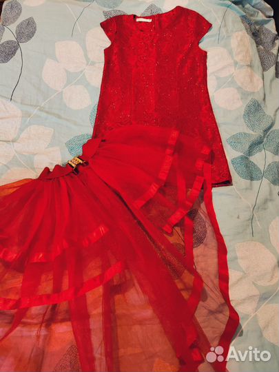 Платье со съёмным шлейфом, 42 р, Авито доставка