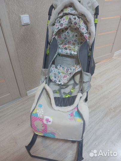 Детские санки с выдвижными колесами