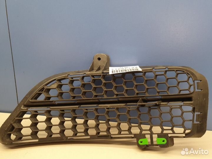 Решетка в передний бампер правая Volkswagen Touare
