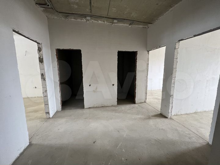 2-к. квартира, 70,3 м², 1/3 эт.