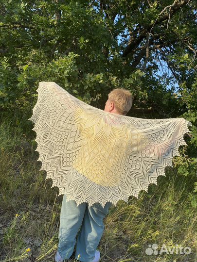 Платок-шаль ручной вязки