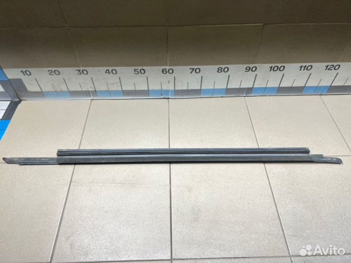 Накладка стекла двери передняя левая Audi A3 8V