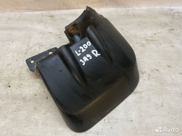 Брызговик задний правый Mitsubishi L200 KA4T 4D56