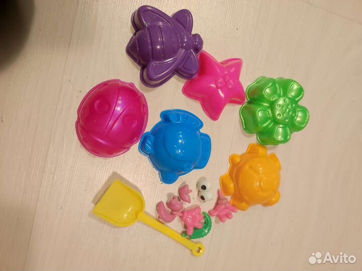 Кинетический песок с песочницей и формочками