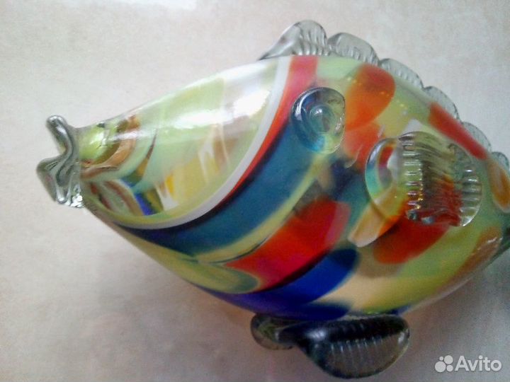 Статуэтка (фарфор, цветное стекло) под реставрацию