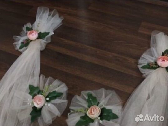 Свадебное украшение на машину пудрового цвета