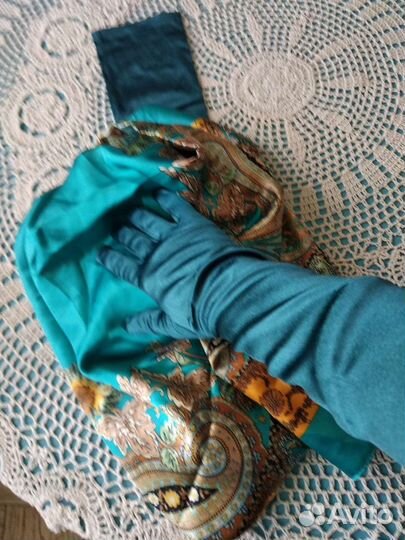 Перчатки высокие, платок