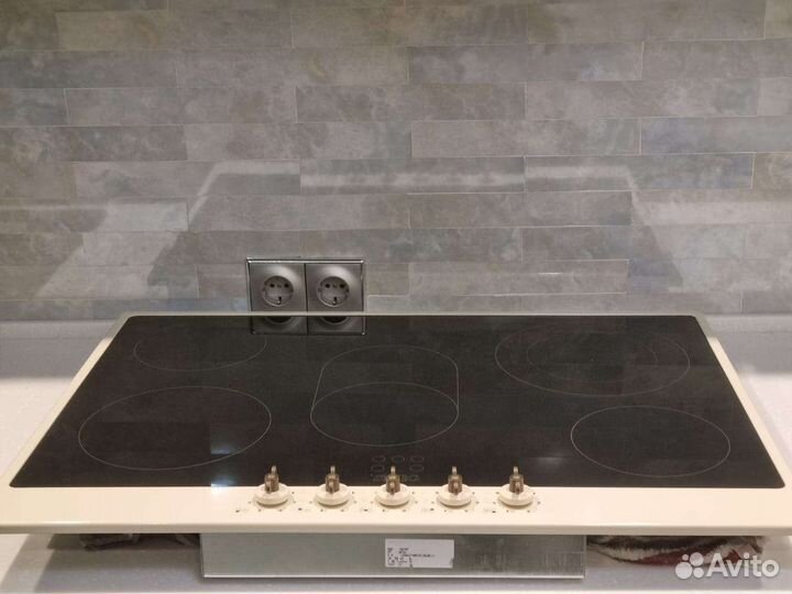 Продам новую варочную панель smeg