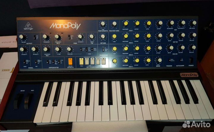 Аналоговый синтезатор Behringer MonoPoly