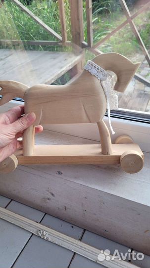 Лошадь интерьерная