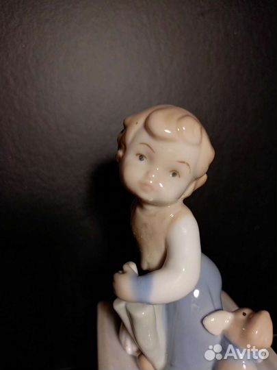 Статуэтка фарфор