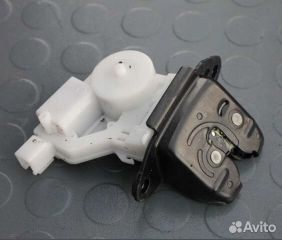 Замок багажника