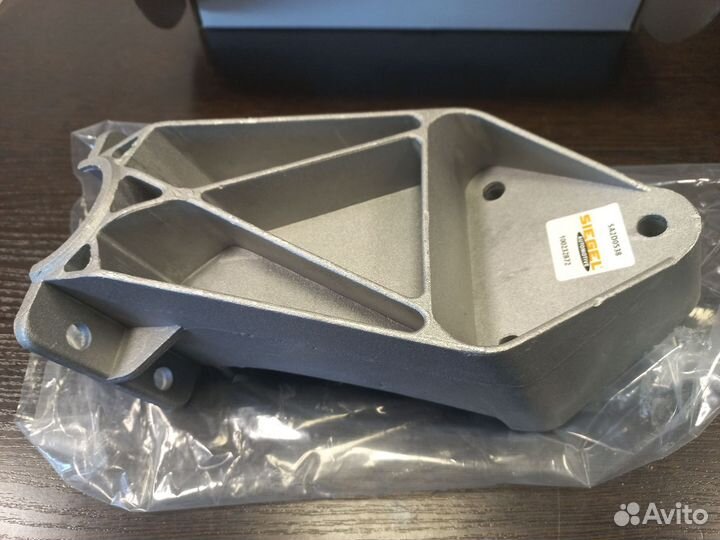 Кронштейн крепления крыла DAF XF95 105XF