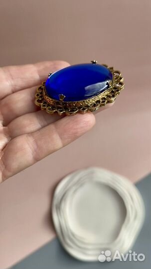 Винтажная брошь и клипсы Emmons