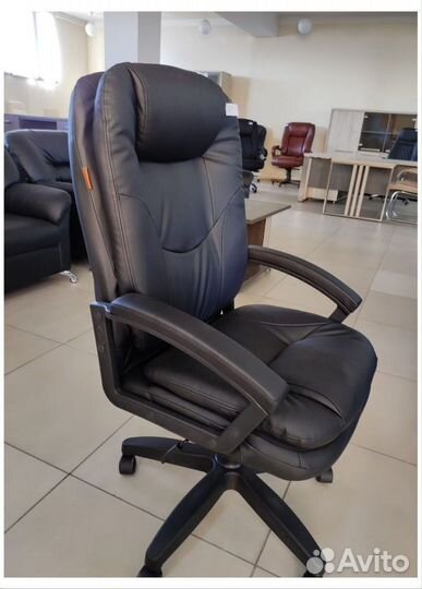 Офисное кресло