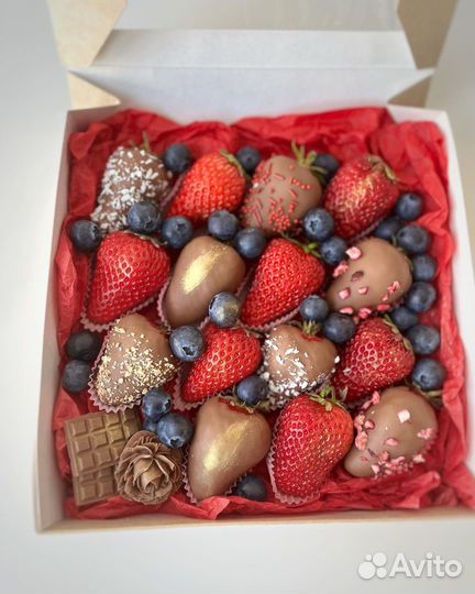 Клубника в шоколаде, букеты