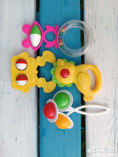 Развивающие игрушки погремушки