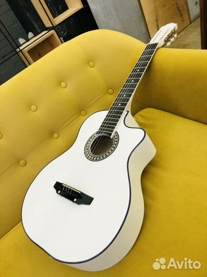 Гитара новая