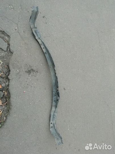 Усилитель бампера (верхний) Toyota Rav4 40