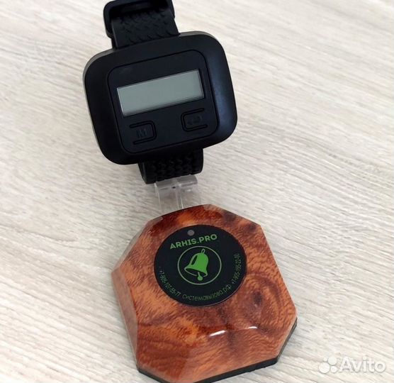 Кнопка вызова официанта Махагон и пейджер часы