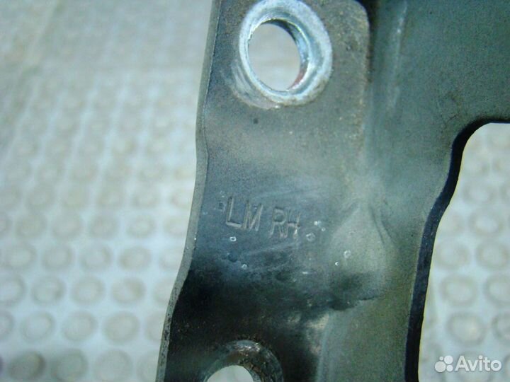 Hyundai ix35 Петля капота правая