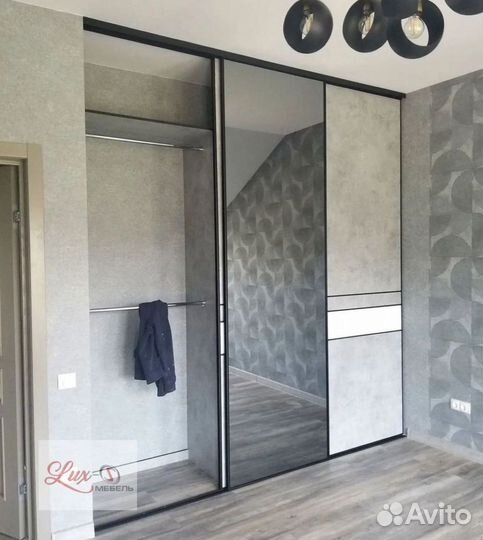 Шкафы на заказ со стеклянными фасадами