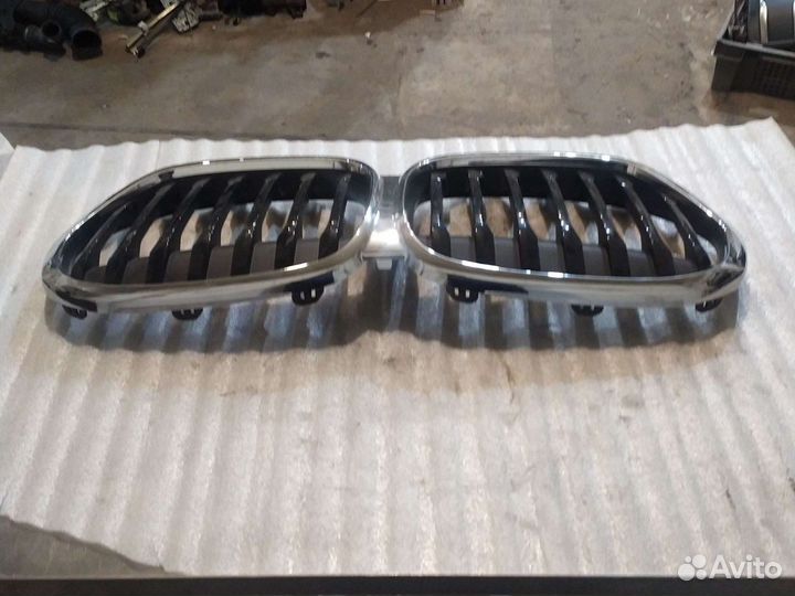 Решетка радиатора BMW X1F48