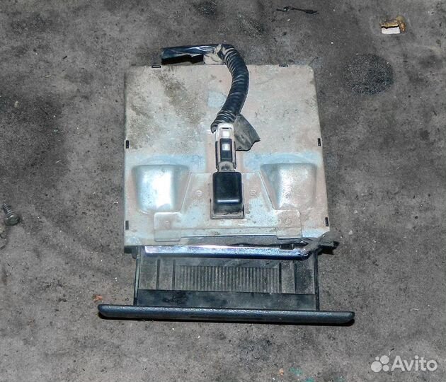 Пепельница Nissan Primera P10 (Примера)