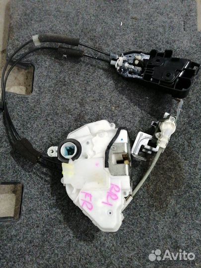 Замок двери передний правый Honda Elysion RR1