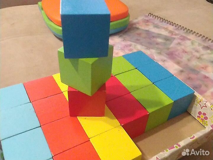 Деревянные брусочки и кубики