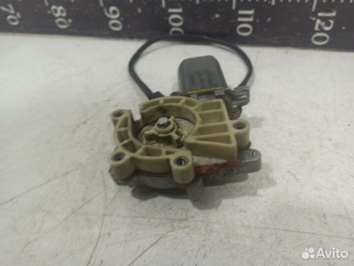 Моторчик переднего левого стеклоподъемника