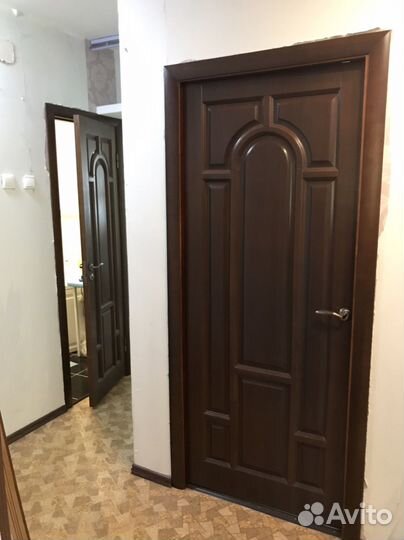 Двери межкомнатные с коробкой деревянные бу