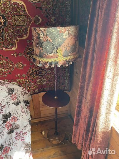 Торшер на деревянной ножке, винтаж