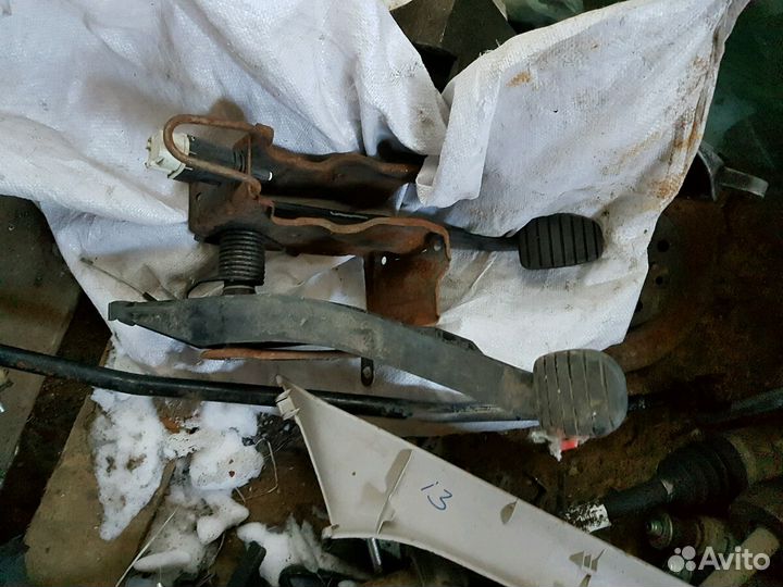 Педальный узел на рено логан