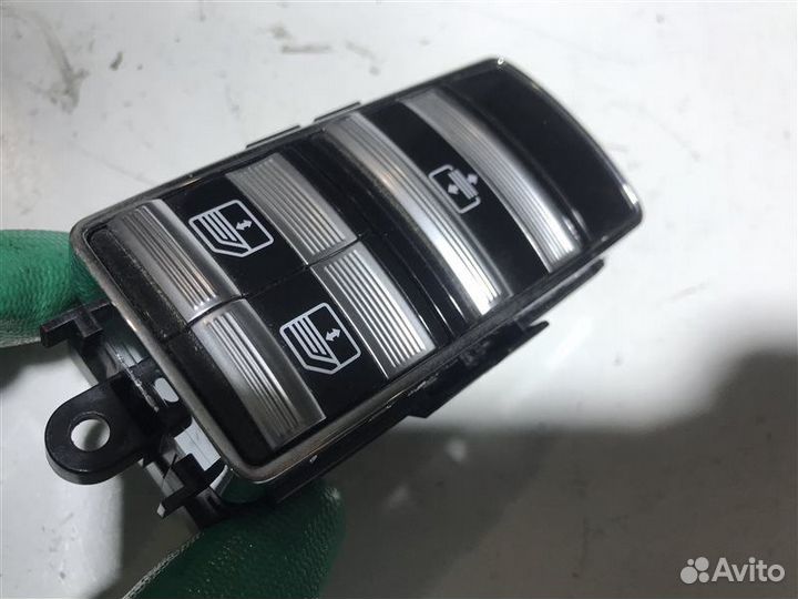 Кнопка стеклоподъемника задняя правая