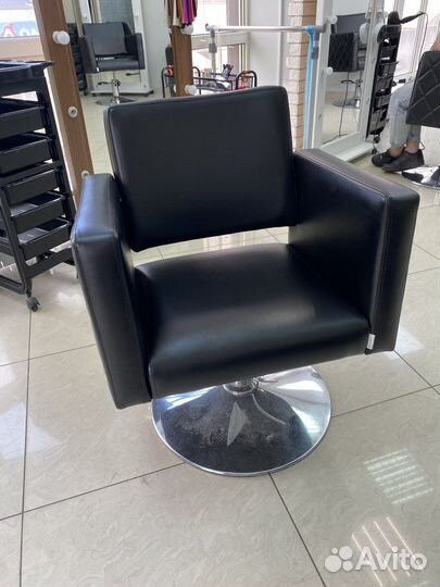 Парикмахерское кресло