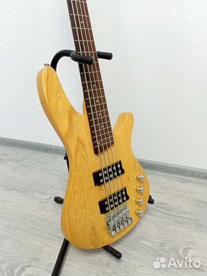 Бас гитара 5 струн Ibanez