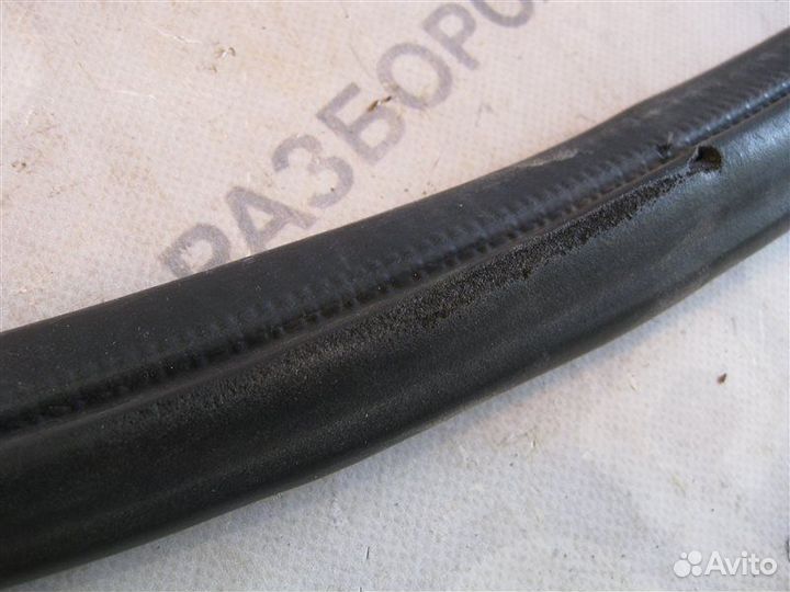 Уплотнитель проема двери передний левый Nissan