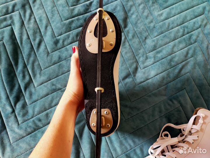 Коньки женские фигурные