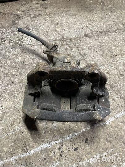 Суппрт передний левый VW Passat B3