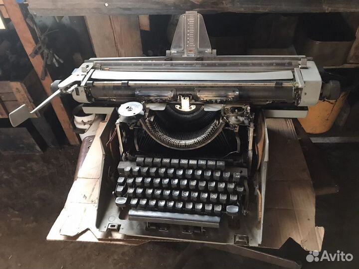 Пишущая машинка Листвица