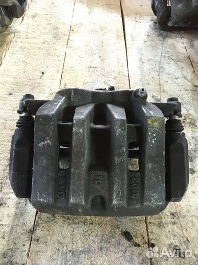 Суппорт тормозной передний левый Honda Accord 8